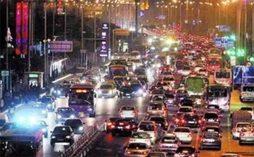 大件設(shè)備運(yùn)輸：百臺營運(yùn)車輛保旅游節(jié)安全運(yùn)輸